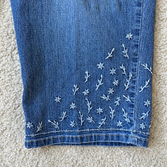 Avenue Boho Embroidered Cropped Jeans - Picture 6 of 12